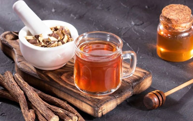 "Cách pha trà cam thảo tròn từ thương hiệu Trà Ba Miền, hương vị thanh mát."